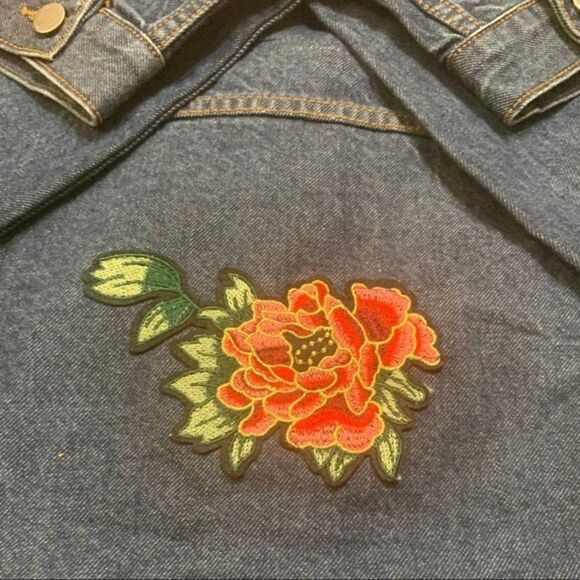 PRICE FIRM! $35 Women's Classic Denim Jacket - Picture 6 of 10